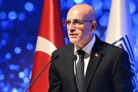 Mehmet Şimşek'ten AJet'te ailesi için başka yolcular indirildi iddialarına ilişkin açıklama