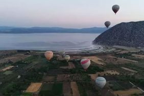 Salda-Gölü’nde-Tarihi-An--İlk-Sıcak-Hava-Balonu-Uçuşu-Gerçekleştirildi-