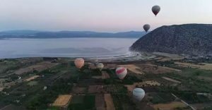 Salda-Gölü’nde-Tarihi-An--İlk-Sıcak-Hava-Balonu-Uçuşu-Gerçekleştirildi-