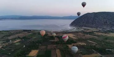 Salda-Gölü’nde-Tarihi-An--İlk-Sıcak-Hava-Balonu-Uçuşu-Gerçekleştirildi-