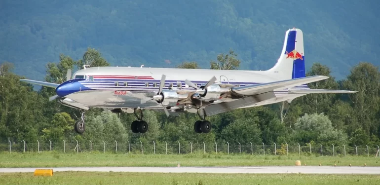 Douglas DC-6 Nedir, Hangi Ülkenin ve Kaç Kişilik? Douglas DC-6 Yolcu Uçağı Özellikleri ve Üretim Tarihi