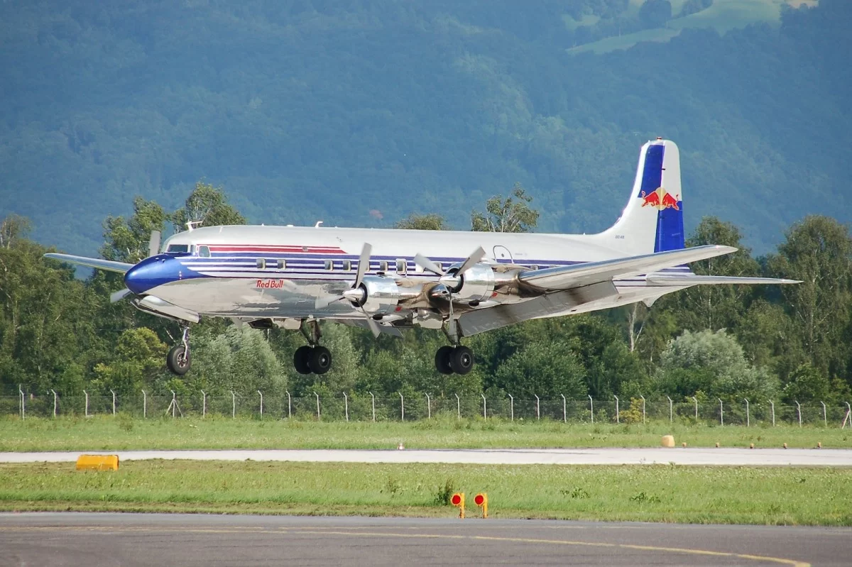 Douglas DC-6 Nedir, Hangi Ülkenin ve Kaç Kişilik? Douglas DC-6 Yolcu Uçağı Özellikleri ve Üretim Tarihi