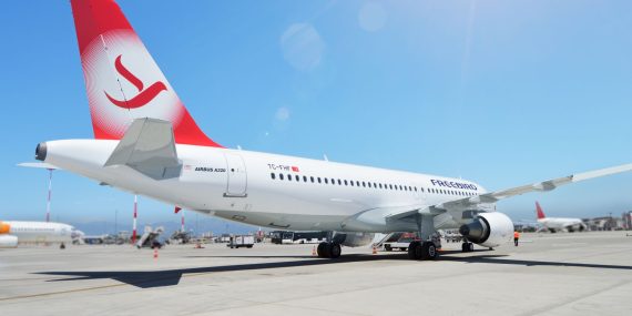 Freebird Airlines filosuna bir uçak daha kattı! Prag’da boyanan uçak Antalya’ya geldi