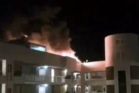 Avustralya'da helikopter otelin çatısına çakıldı