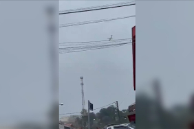 Brezilya'da 62 kişiyi taşıyan uçak yerleşim yerine düştü