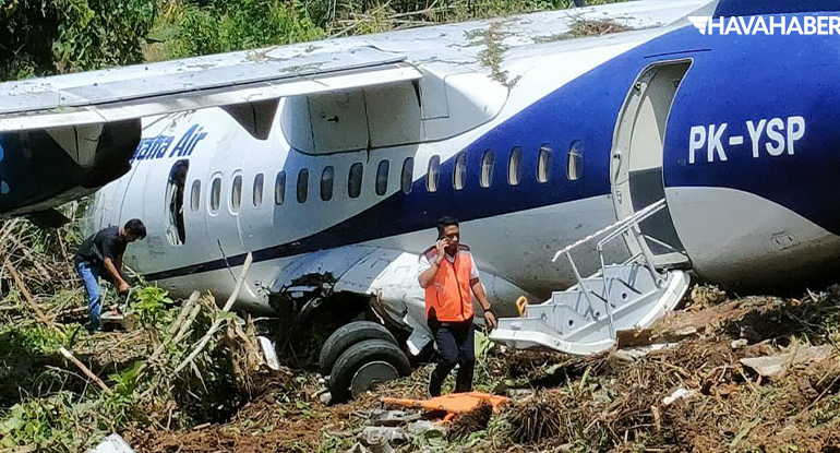 Endonezya’da Trigana Air Uçağı Kalkış Sırasında Pistten Çıktı