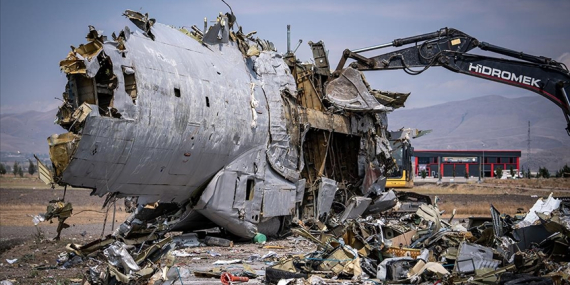 Erzurum’da Bekleyen Gürcistan Uçağı Parçalanarak Hurdaya Ayrıldı
