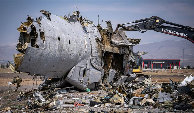 Erzurum’da Bekleyen Gürcistan Uçağı Parçalanarak Hurdaya Ayrıldı