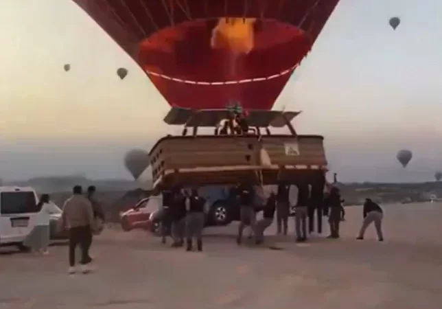 Kapadokya’da Sıra Dışı Kaza: Hızını Alamayan Balon Arabaya Çarptı