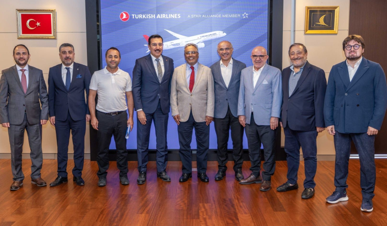 Malatya Heyeti THY’yi Ziyaret Ederek Uçak Seferlerinin Artırılmasını Talep Etti