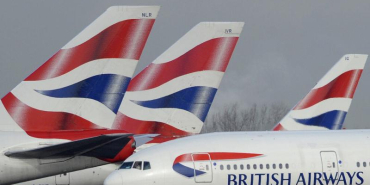 Trump'ın seçim şapkası British Airways uçağında yumruklu kavga çıkardı