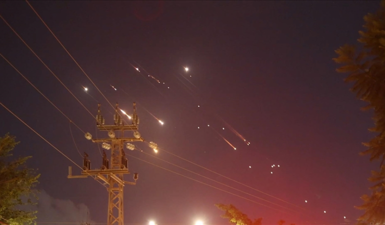 İsrail’den İran’a “iade-i misilleme” saldırısı: Hava trafiği alt üst oldu