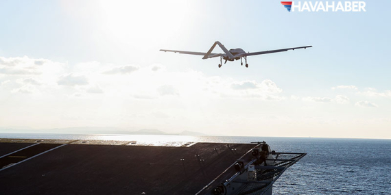 Dünya havacılık tarihinde bir ilk! Bayraktar TB3 SİHA, TCG ANADOLU’ya iniş kalkış yaptı