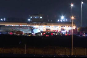 Rusya-Antalya seferini yapan uçağın motor bölümünde iniş sırasında yangın çıktı