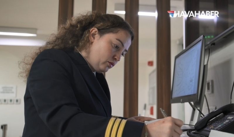 AJet ikinci pilotu Özge Atakan Pilot olmak gurur verici, özellikle kadın pilot olmak çok gurur verici