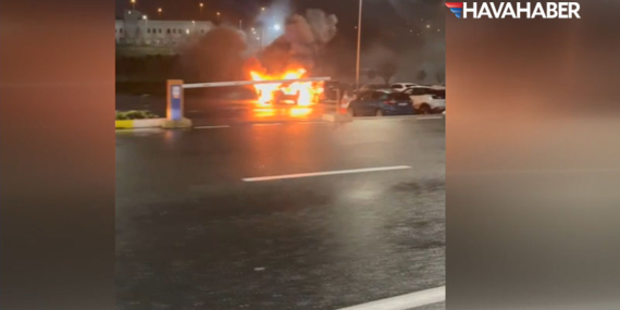 İstanbul Havalimanı Mülki İdare Amirliği önündeki otoparkta araç yangını