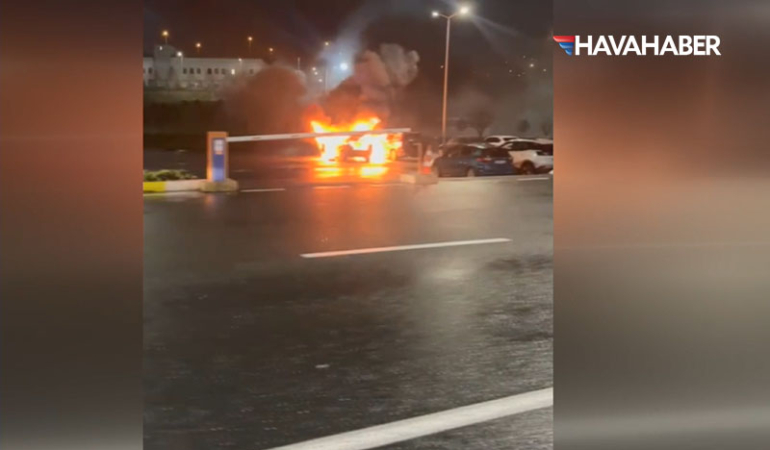 İstanbul Havalimanı Mülki İdare Amirliği önündeki otoparkta araç yangını