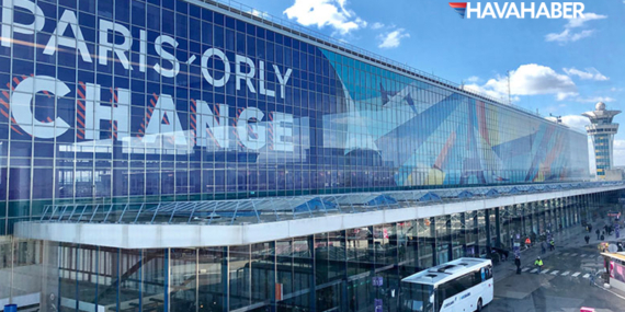 Paris Orly Havalimanı’nda şok anlar! Yolcu, Iberia uçağının kapısını açarak kendini piste attı