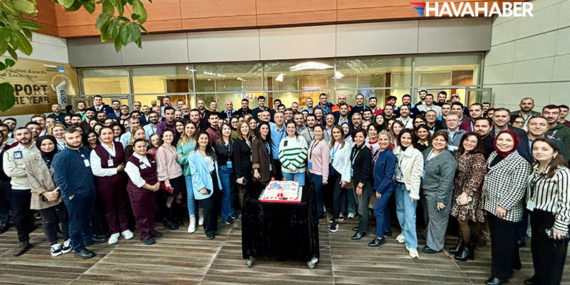 ISG’den Yeni Yıl Coşkusu: Ofis Balkonunda Pasta Kesimi!