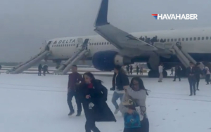Delta-uçağında-tahliye-sırasında-arbede--4-kişi-yaralandı