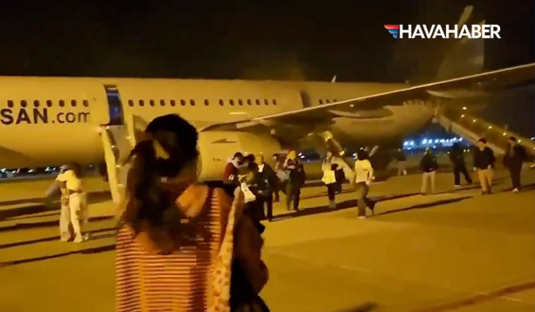 Güney Kore’de Air Busan Uçağı Alev Aldı! Yolcular Acil Tahliye Edildi