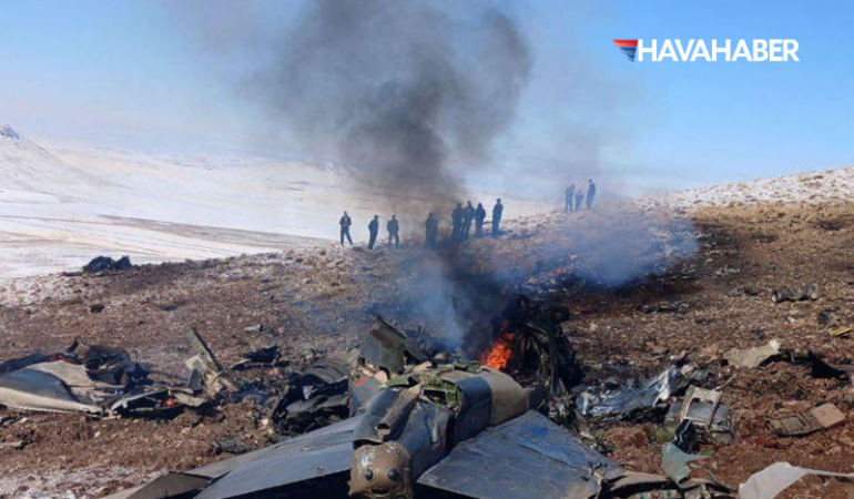 İran’da F-4 Phantom Savaş Uçağı Düştü: Pilotlar Mucizevi Şekilde Kurtuldu!