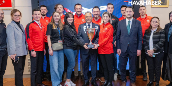 Ahmet Bolat THY’nin Şampiyon Voleybol Takımı’nı ağırladı