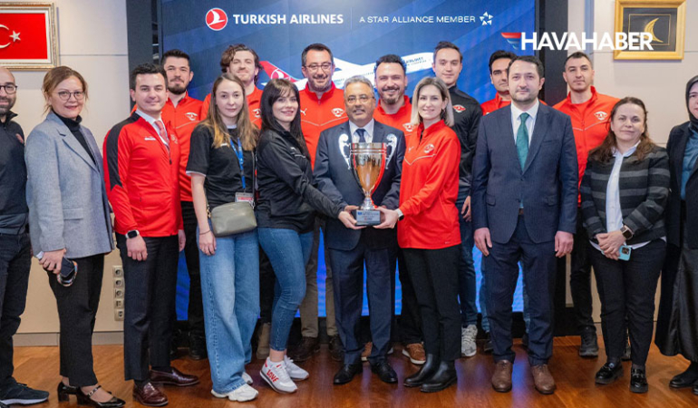 Ahmet Bolat THY’nin Şampiyon Voleybol Takımı’nı ağırladı