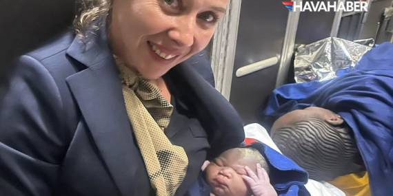 Brussels Airlines uçağında doğum! Bebeğe Verilen İsim Dikkat Çekti