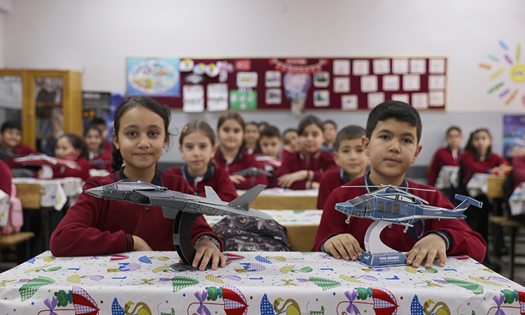 TUSAŞ, Türkiye’nin geleceğine destek için harçlıklarını gönderen minikleri unutmadı