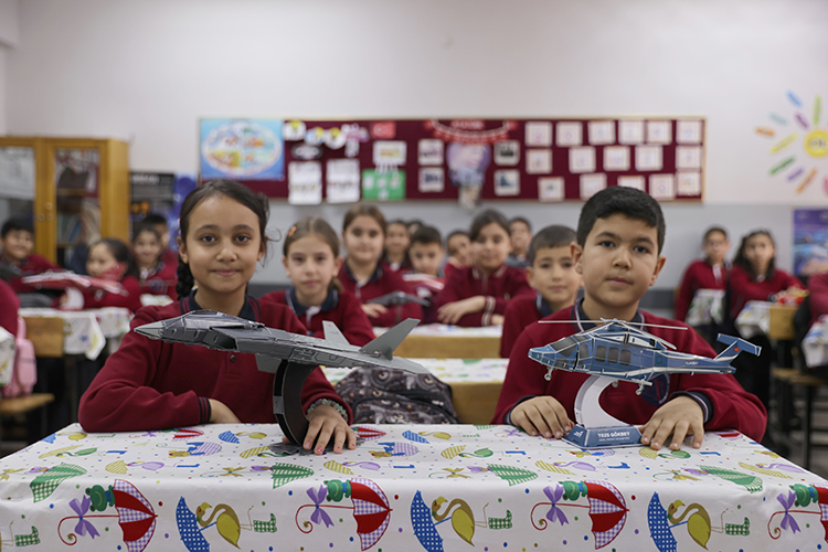 TUSAŞ, Türkiye'nin geleceğine destek için harçlıklarını gönderen minikleri unutmadı