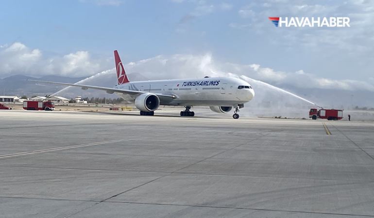 Çukurova Havalimanı'na ilk seferi THY uçağı yaptı - 1