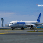 Havada panik! Frontier Airlines yolcusu uçağın camını kırmaya çalıştı