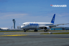 Havada panik! Frontier Airlines yolcusu uçağın camını kırmaya çalıştı