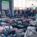 Londra-Stansted-Havalimanı'nda-Sistem-Krizi--10-Bin-Yolcu-Uçağını-Kaçırdı