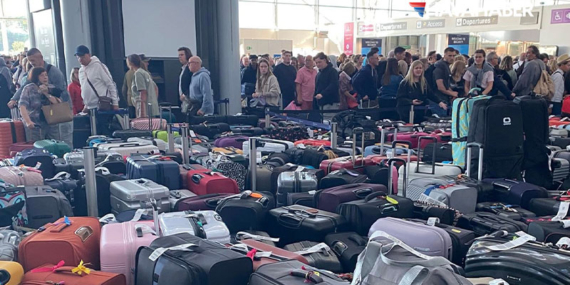 Londra Stansted Havalimanı’nda Sistem Krizi: 10 Bin Yolcu Uçağını Kaçırdı, Türk yolcular da etkilendi