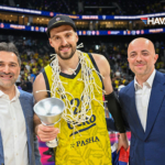 THY'den-Nigel-Hayes-Davis'e-1-milyon-mil