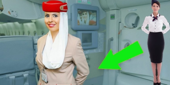 Hostesler Uçakta Yolcuları Karşılarken Neden Ellerini Arkada Tutar? Sebebi Şaşırttı
