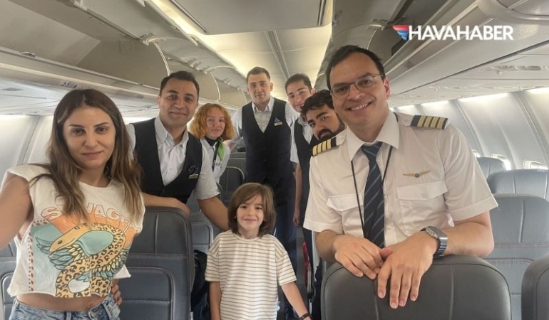AJet’le İlk Uçuşunu Gerçekleştirdi Minik Yolcu Aren’in Gökyüzü Macerası