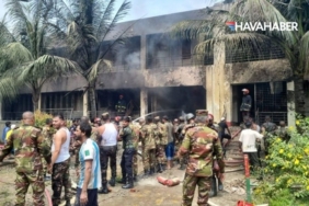 Bangladeş'te Askeri Eğitim Uçağı Okula Düştü 1 Kişi Hayatını Kaybetti