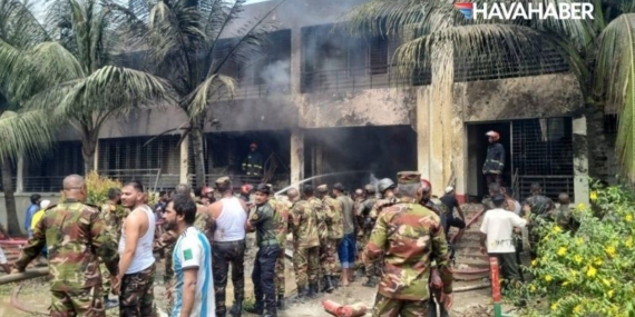 Bangladeş'te Askeri Eğitim Uçağı Okula Düştü 1 Kişi Hayatını Kaybetti