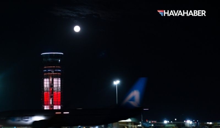 HEAŞ açıkladı Sabiha Gökçen Uluslararası Havalimanı 15 Temmuz’da Kırmızı-Beyaza Bürünecek