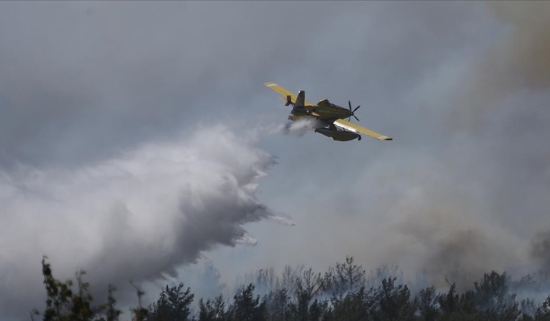 Baraja iniş yapan eğitim uçağındaki iki pilot, balıkçı teknesiyle kurtarıldı