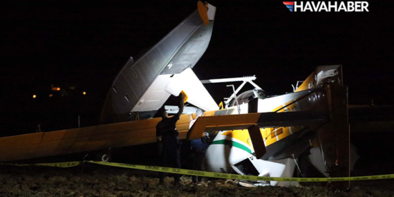 Muğla’da tarlaya zorunlu iniş yapan yangın söndürme uçağının kaldırılması için çalışma başlatıldı
