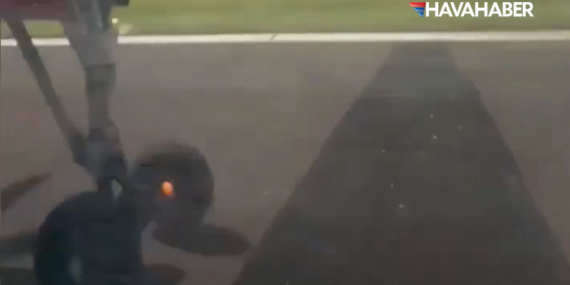 SpiceJet uçağında kalkış sırasında lastik koptu: Yolcular ne yaşadı?