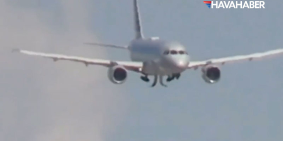 American Airlines pilotlarından korkunç hareket! İniş takımlarını açmayı unuttu, uçak pisti pas geçti!