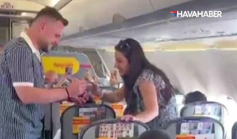 Pegasus uçağında sürpriz evlilik teklifi!