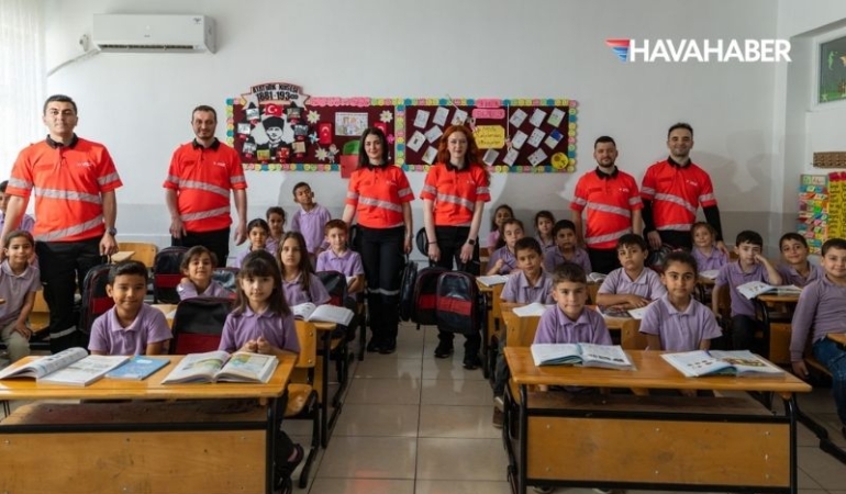 THY, kullanım ömrü biten uçak koltuğu kumaşlarını okul çantası ve kırtasiye malzemesine dönüştürdü