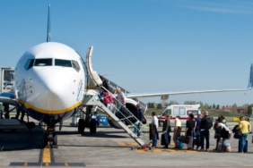 uçaklara neden soldan binilir