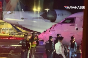 ABD’nin New York kentindeki LaGuardia Havalimanı’nda iki yolcu uçağı çarpıştı bloğunu seç ABD’nin New York kentindeki LaGuardia Havalimanı’nda iki yolcu uçağı çarpıştı